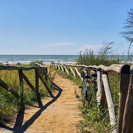 With Garden And Swimming Pool Access Apartmán Bibione